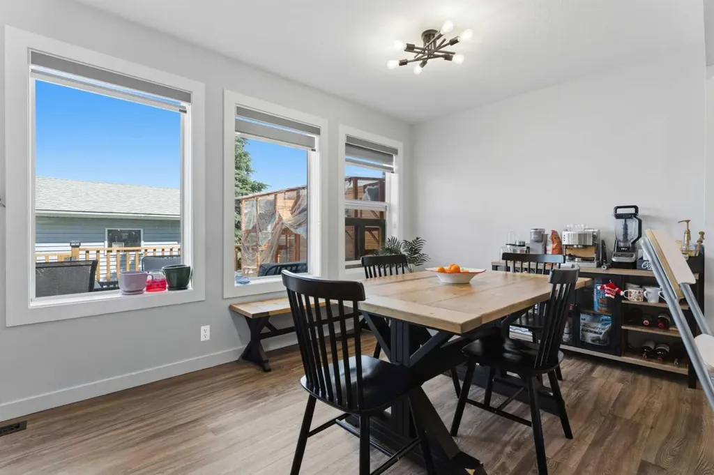 89 Everstone Way SW Calgary AB T2Y 4j6