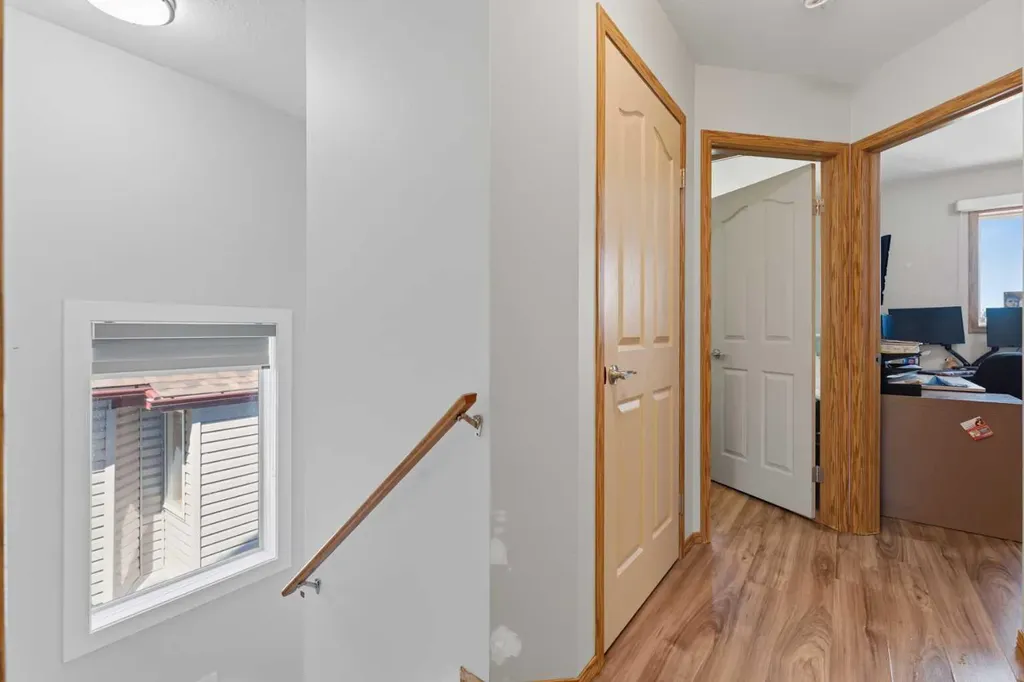 89 Everstone Way SW Calgary AB T2Y 4j6