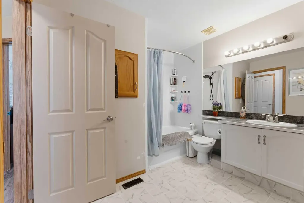89 Everstone Way SW Calgary AB T2Y 4j6