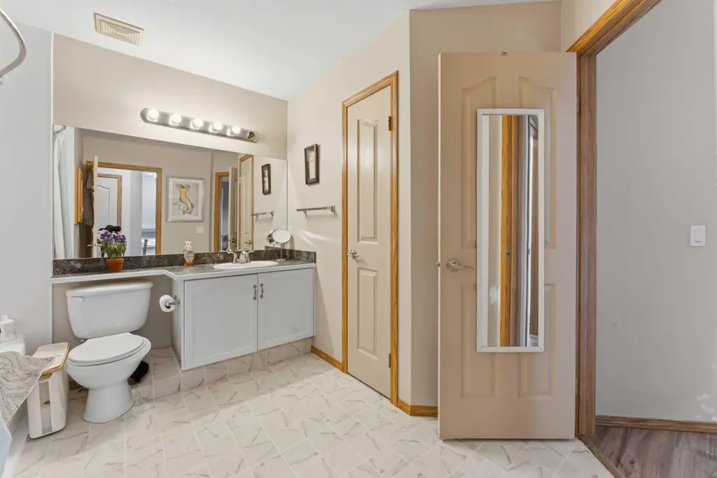 89 Everstone Way SW Calgary AB T2Y 4j6