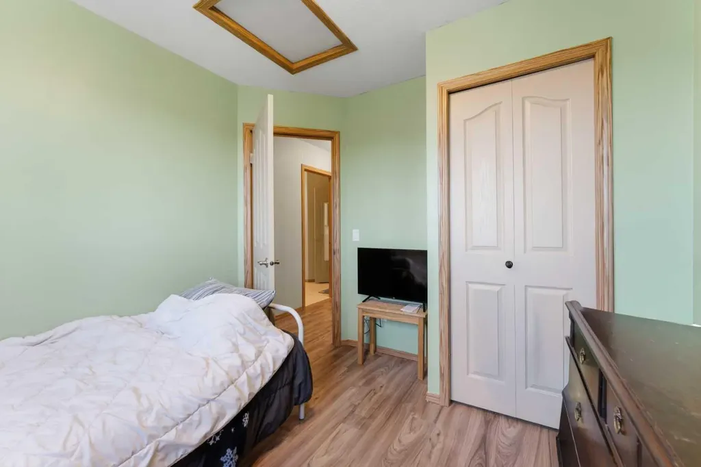 89 Everstone Way SW Calgary AB T2Y 4j6