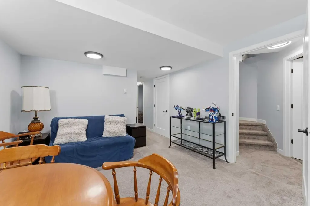 89 Everstone Way SW Calgary AB T2Y 4j6