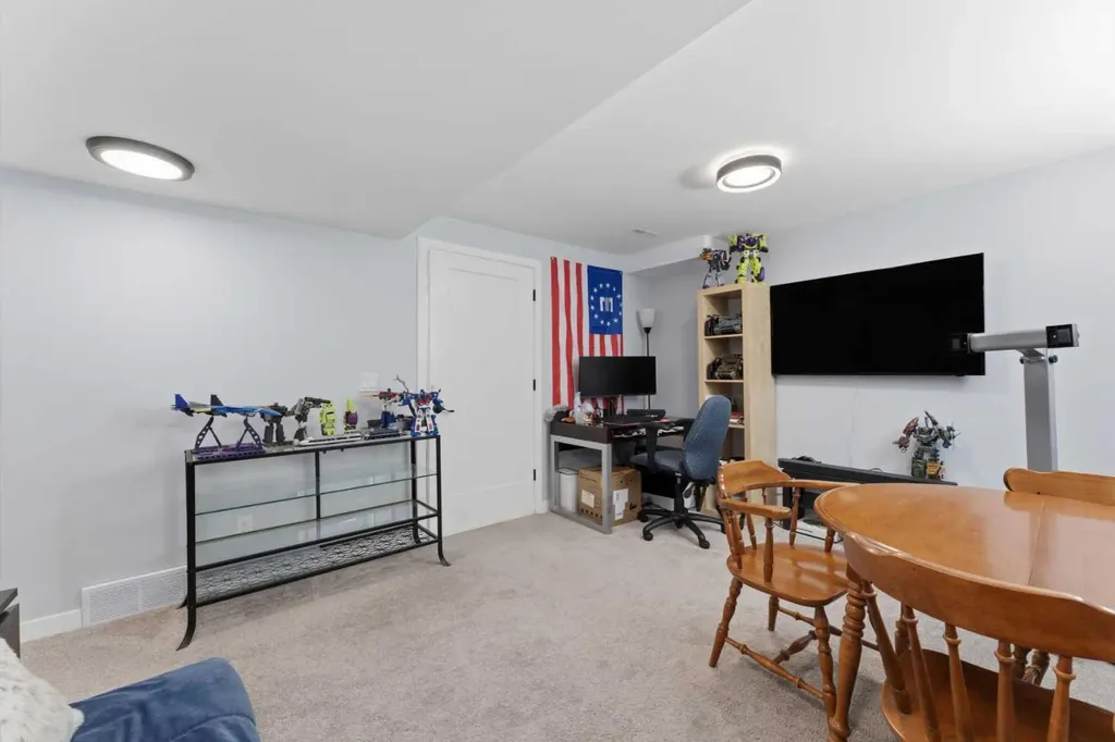89 Everstone Way SW Calgary AB T2Y 4j6