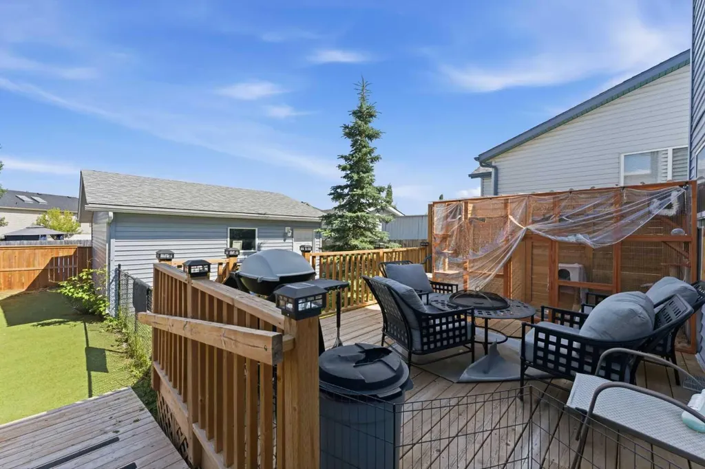 89 Everstone Way SW Calgary AB T2Y 4j6