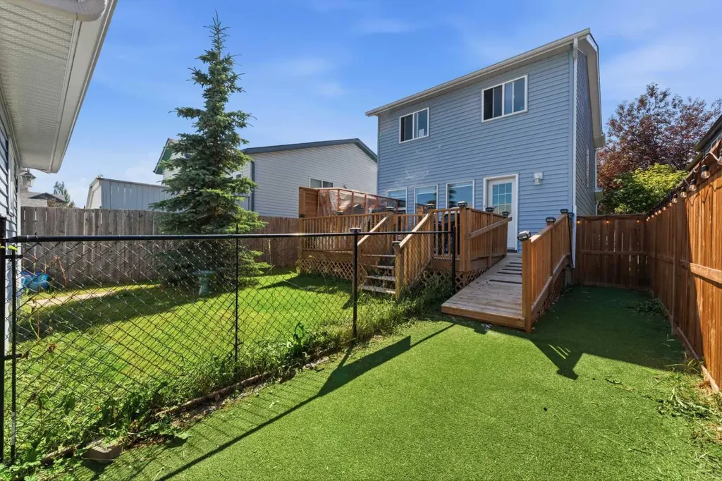 89 Everstone Way SW Calgary AB T2Y 4j6