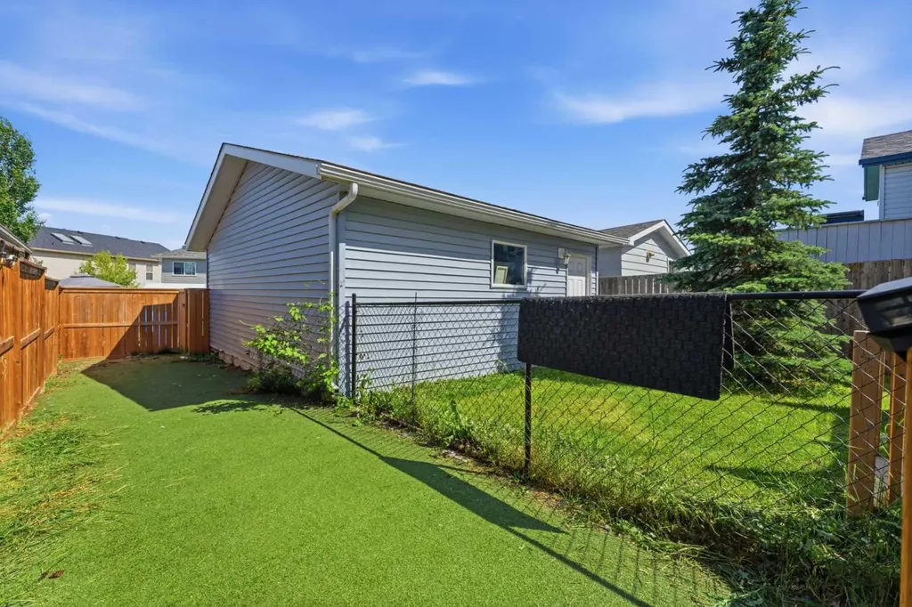 89 Everstone Way SW Calgary AB T2Y 4j6