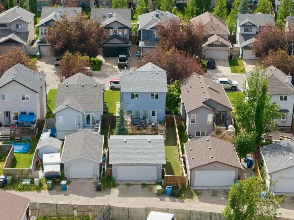 89 Everstone Way SW Calgary AB T2Y 4j6