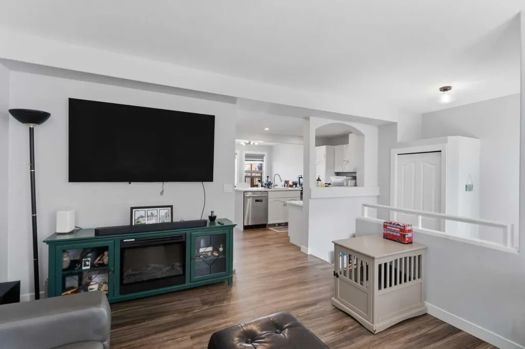 89 Everstone Way SW Calgary AB T2Y 4j6