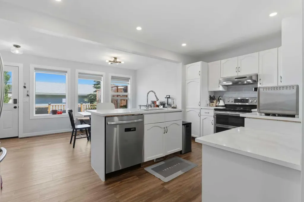 89 Everstone Way SW Calgary AB T2Y 4j6