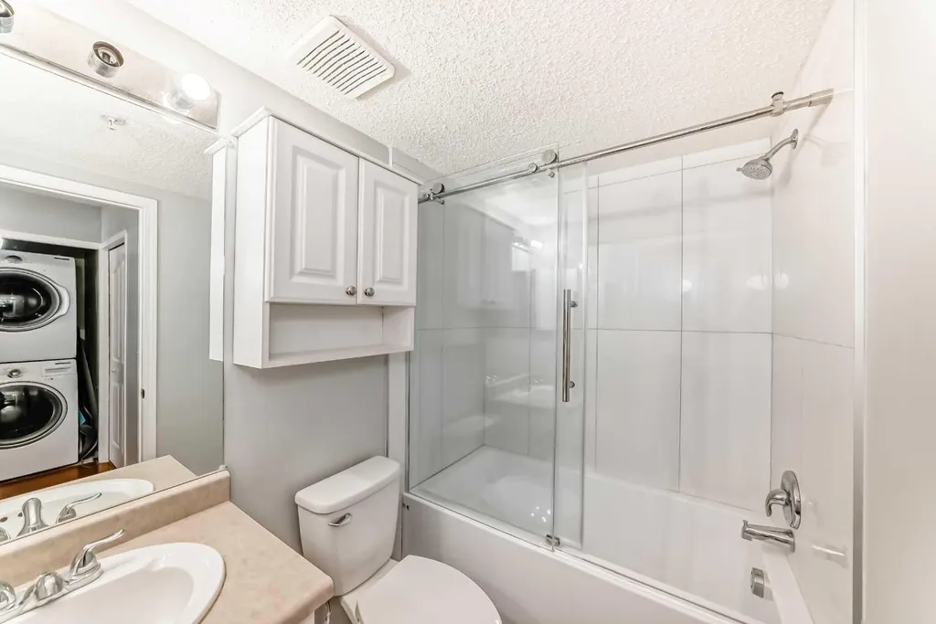 20 Harvest Rose Park NE Calgary AB T3K 4Z1
