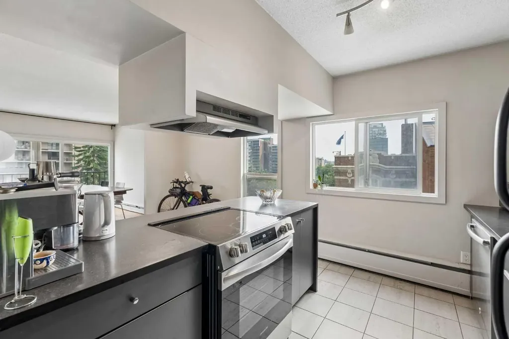 1209 6 Street SW Calgary AB T2R 0Z5