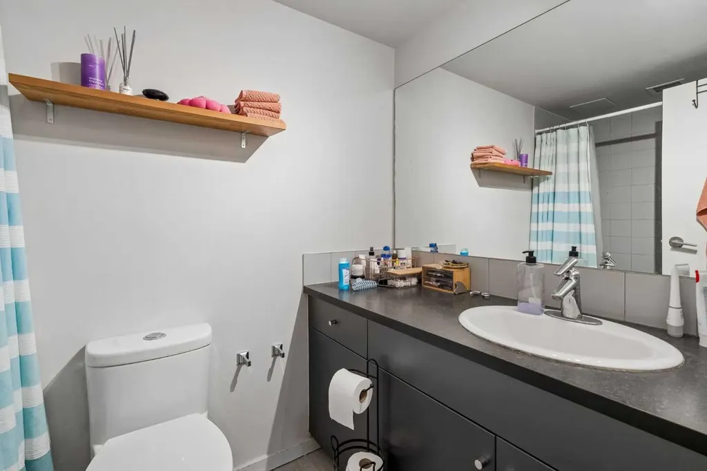 1209 6 Street SW Calgary AB T2R 0Z5