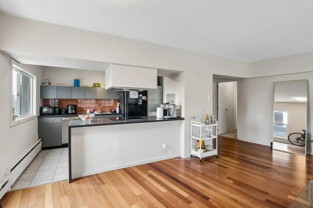 1209 6 Street SW Calgary AB T2R 0Z5