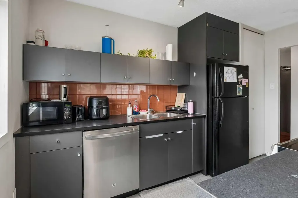 1209 6 Street SW Calgary AB T2R 0Z5