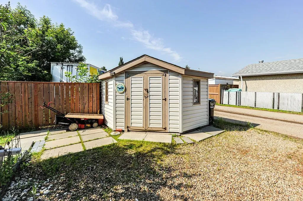 4310A 65 Street Camrose AB T4V 2J5