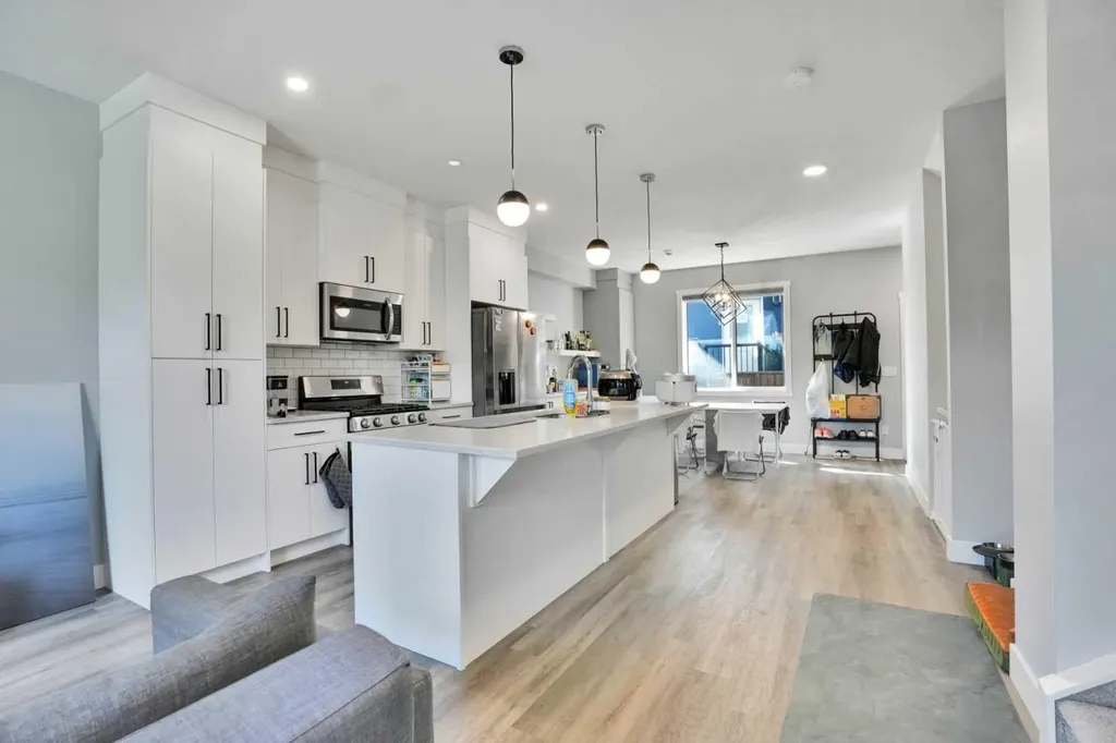 1757 45 Street NW Calgary AB T3B 0P2