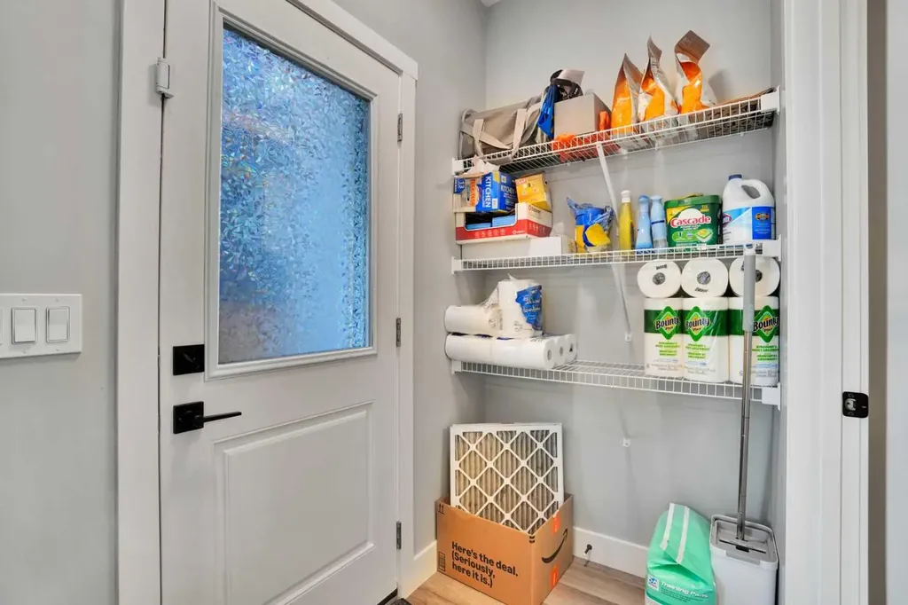 1757 45 Street NW Calgary AB T3B 0P2
