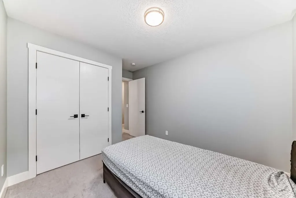 1757 45 Street NW Calgary AB T3B 0P2