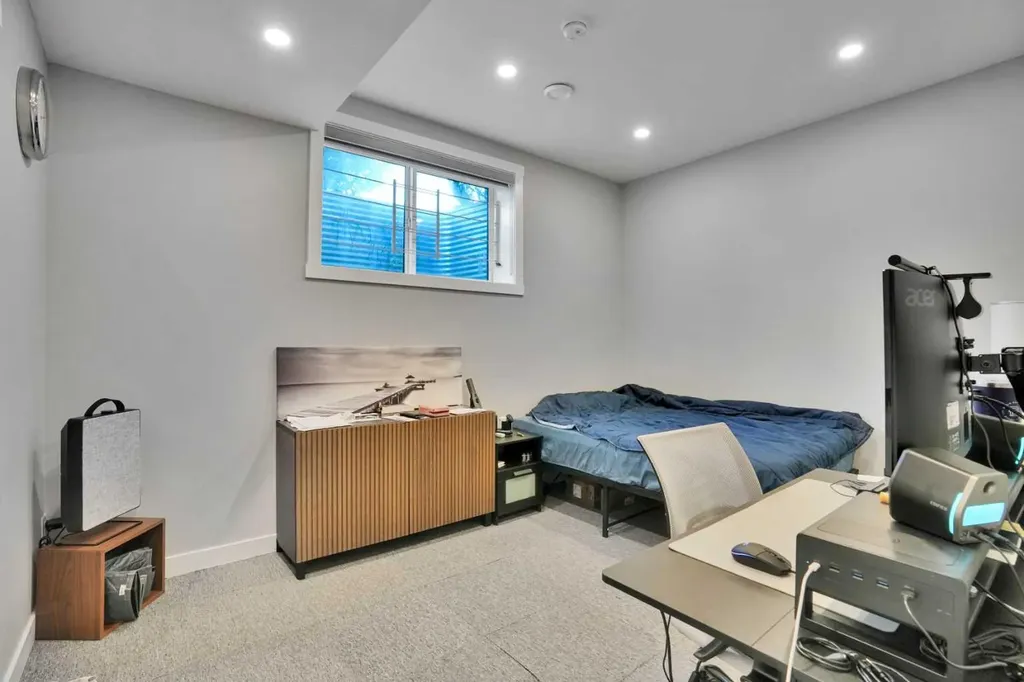 1757 45 Street NW Calgary AB T3B 0P2
