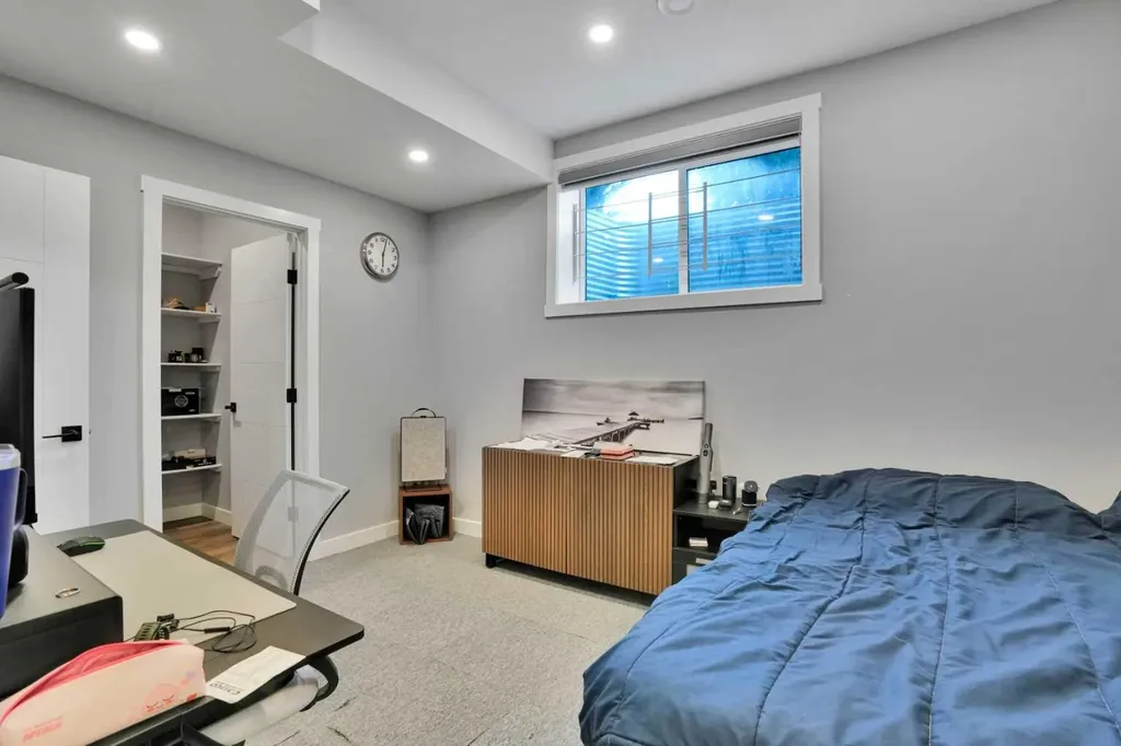 1757 45 Street NW Calgary AB T3B 0P2