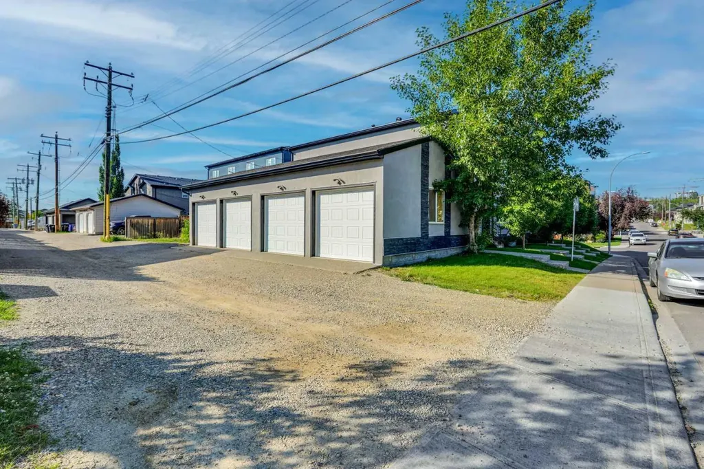1757 45 Street NW Calgary AB T3B 0P2