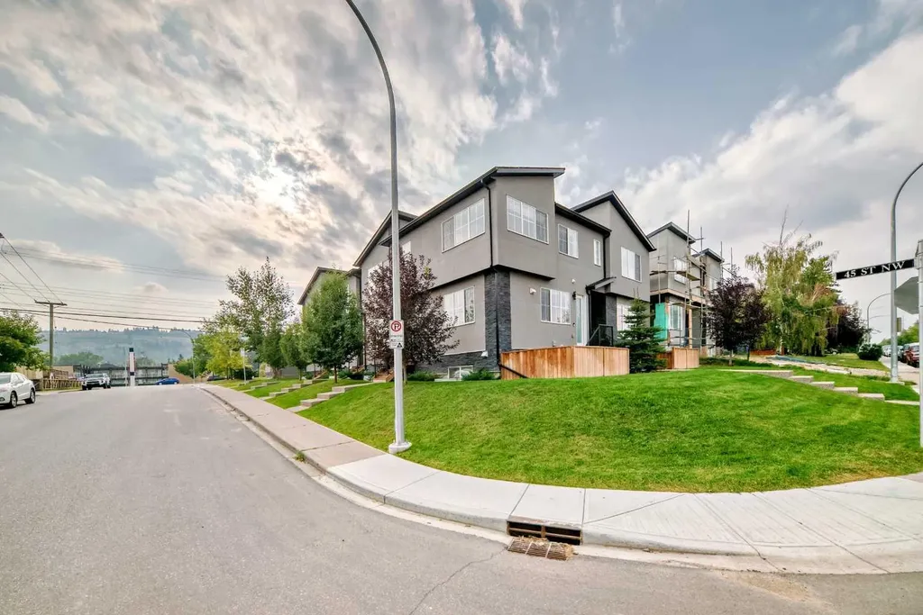 1757 45 Street NW Calgary AB T3B 0P2