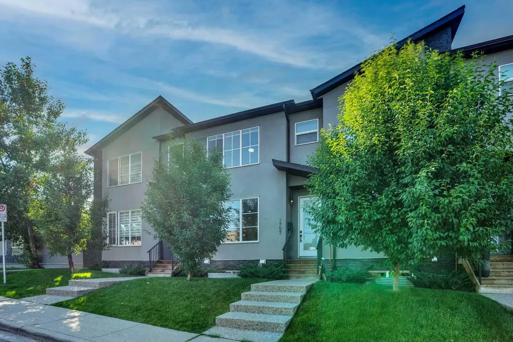 1757 45 Street NW Calgary AB T3B 0P2