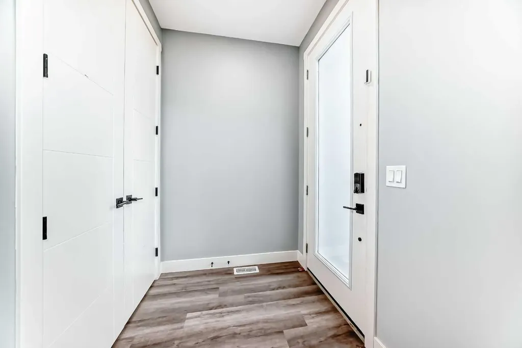 1757 45 Street NW Calgary AB T3B 0P2