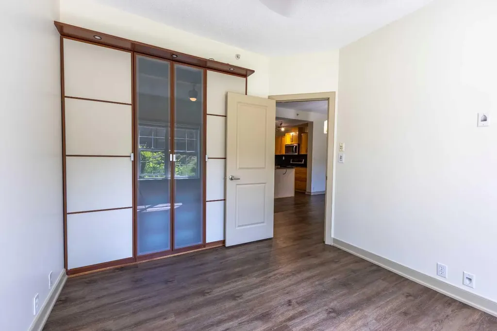 5605 Henwood Street SW Calgary AB T3E 7R1