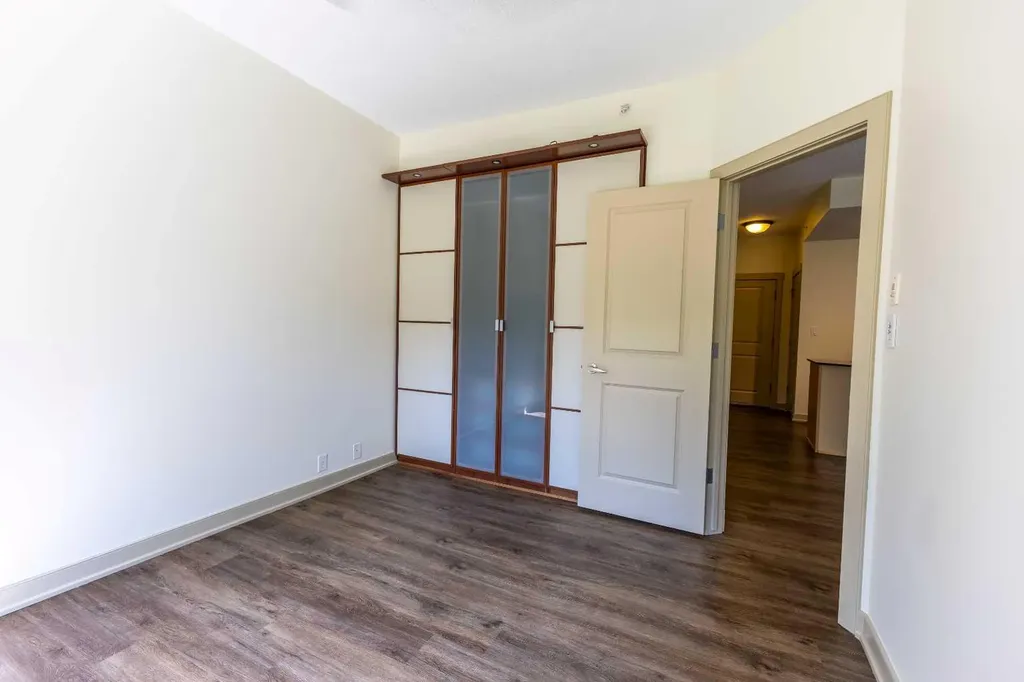 5605 Henwood Street SW Calgary AB T3E 7R1