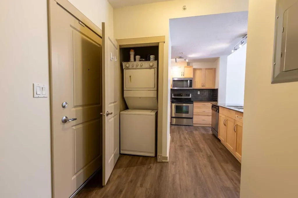 5605 Henwood Street SW Calgary AB T3E 7R1
