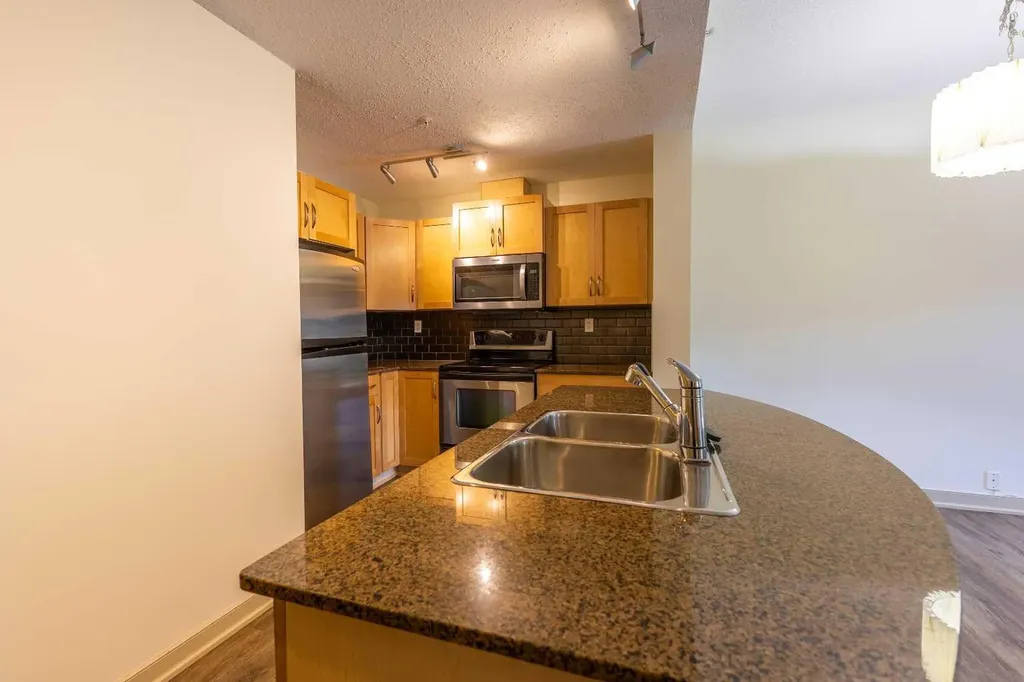 5605 Henwood Street SW Calgary AB T3E 7R1