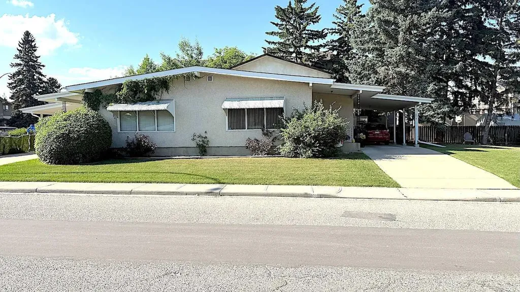 3014, 3016 25 Avenue SW Calgary AB T2E 0K4