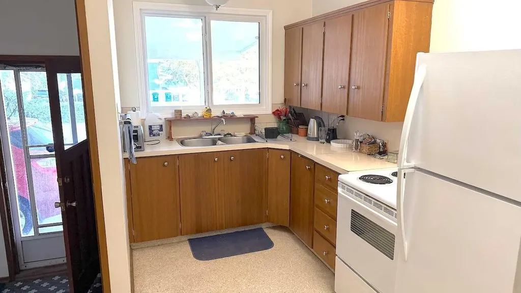 3014, 3016 25 Avenue SW Calgary AB T2E 0K4