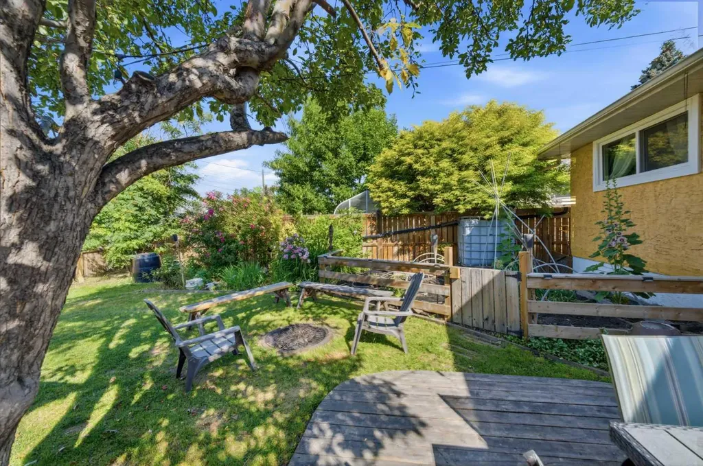 4159 Doverbrook Road SE Calgary AB T2B 1X4