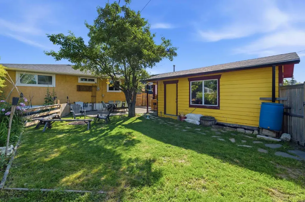 4159 Doverbrook Road SE Calgary AB T2B 1X4