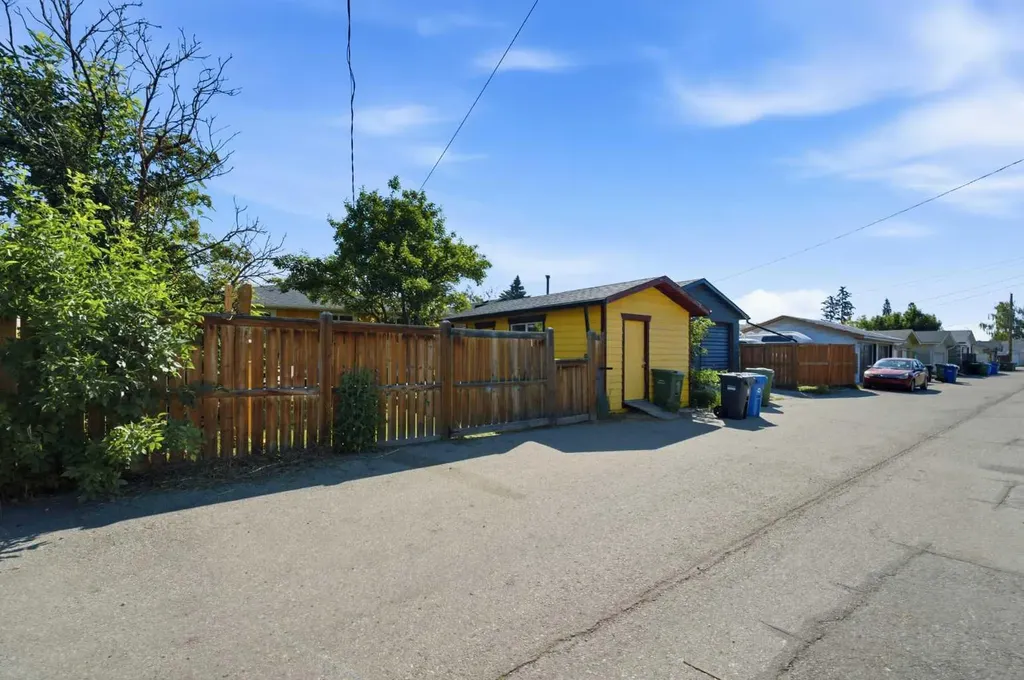 4159 Doverbrook Road SE Calgary AB T2B 1X4