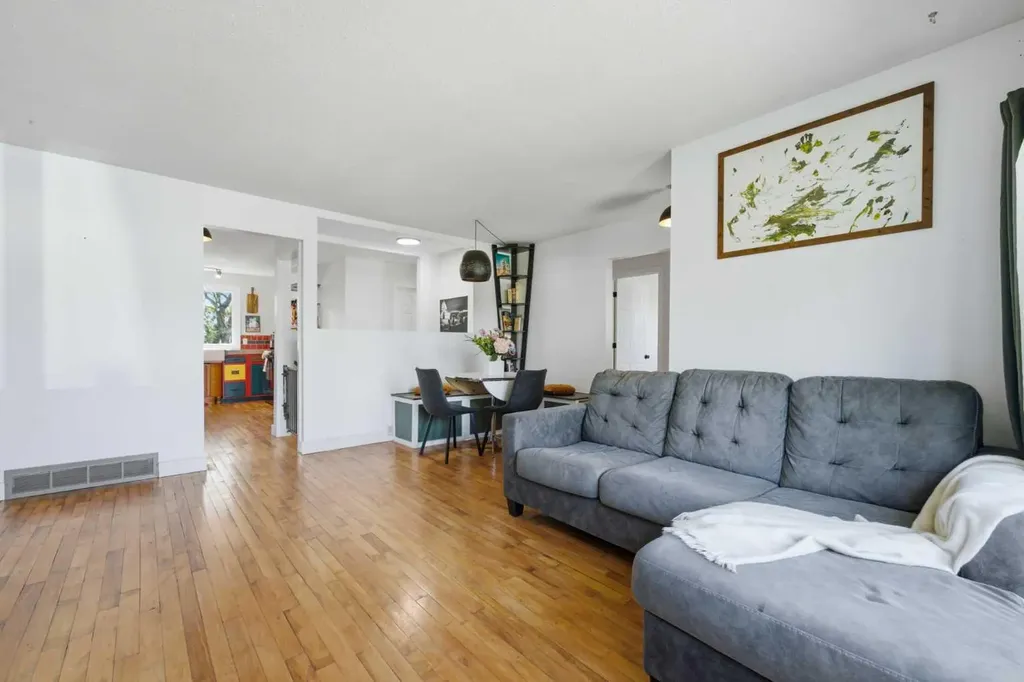 4159 Doverbrook Road SE Calgary AB T2B 1X4