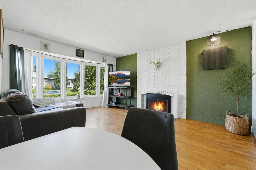 4159 Doverbrook Road SE Calgary AB T2B 1X4
