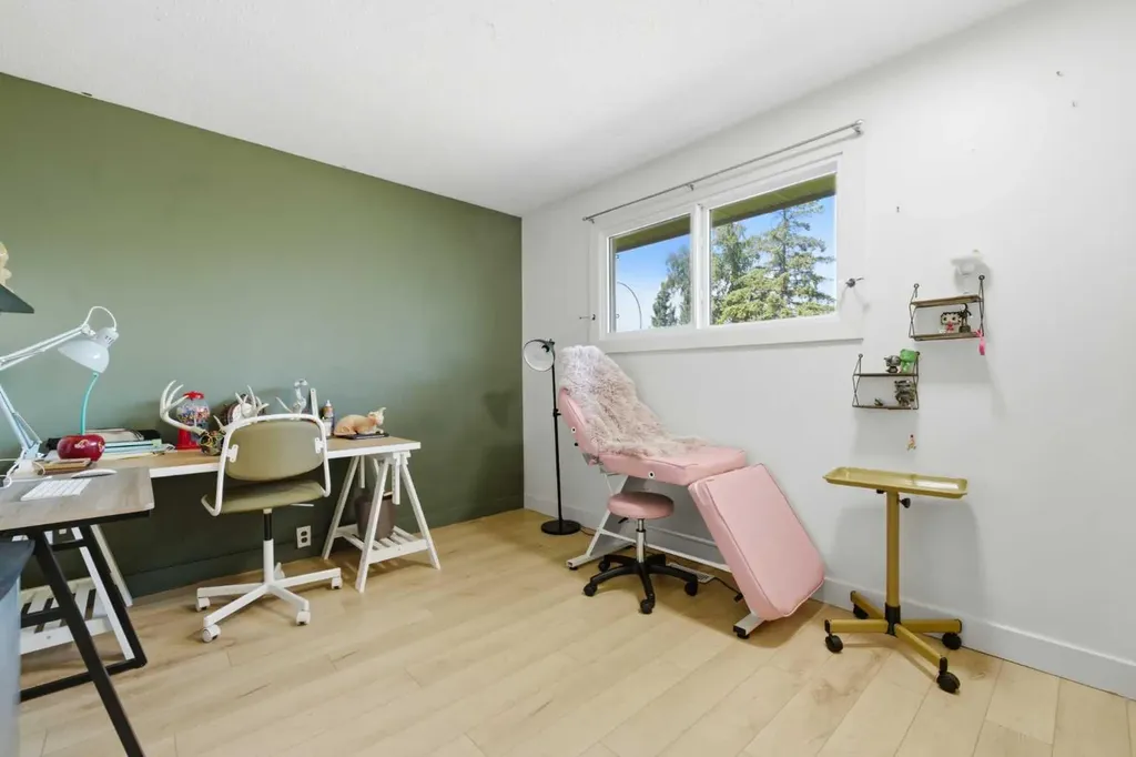 4159 Doverbrook Road SE Calgary AB T2B 1X4