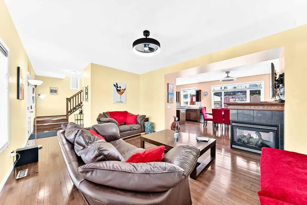 29 Westridge Crescent Okotoks AB T1S 0G7