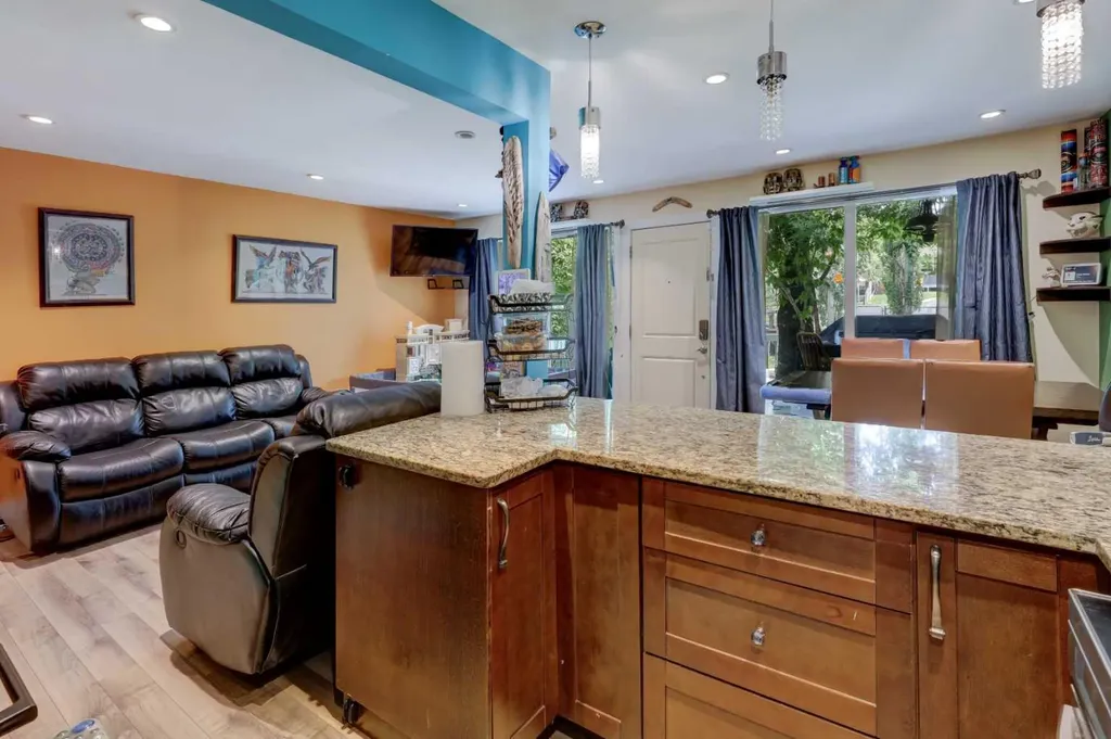 7622 34 Avenue NW Calgary AB T3B 1N6