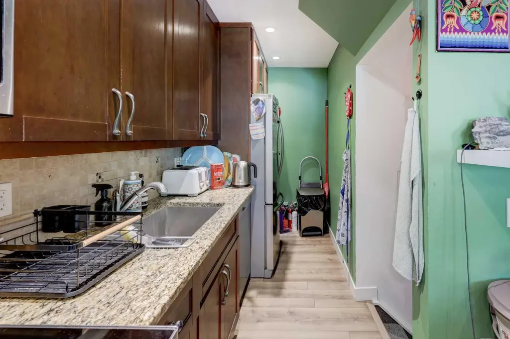 7622 34 Avenue NW Calgary AB T3B 1N6