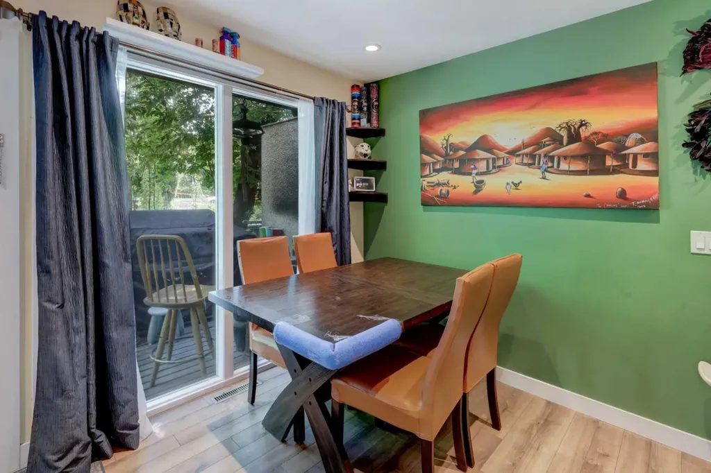 7622 34 Avenue NW Calgary AB T3B 1N6