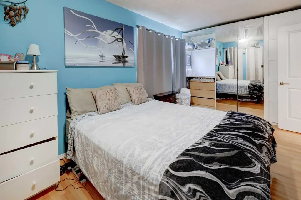 7622 34 Avenue NW Calgary AB T3B 1N6