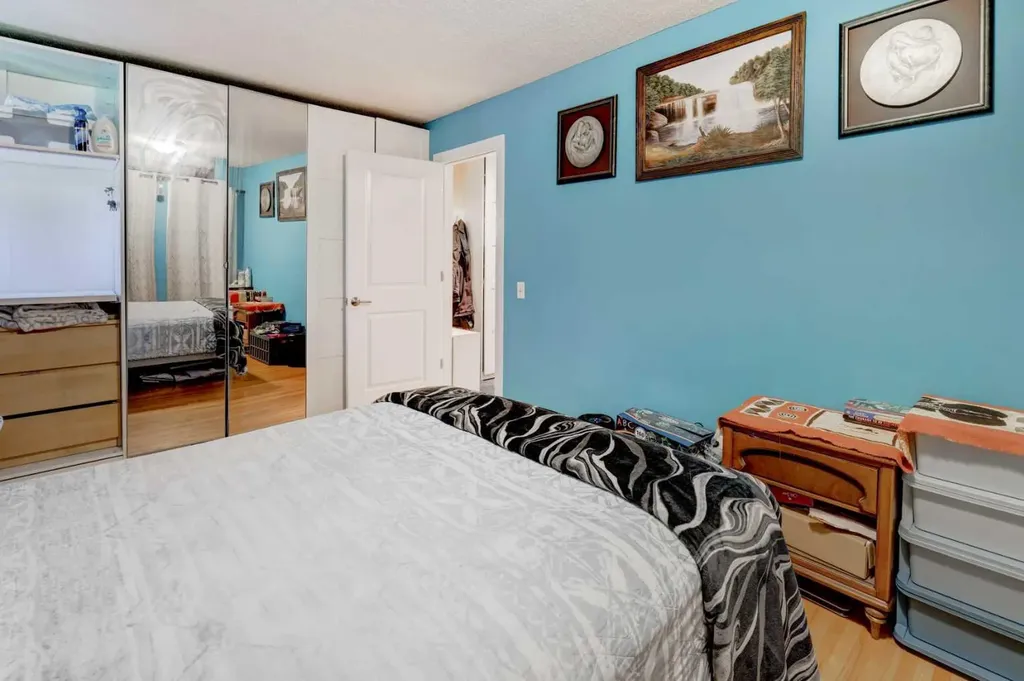 7622 34 Avenue NW Calgary AB T3B 1N6