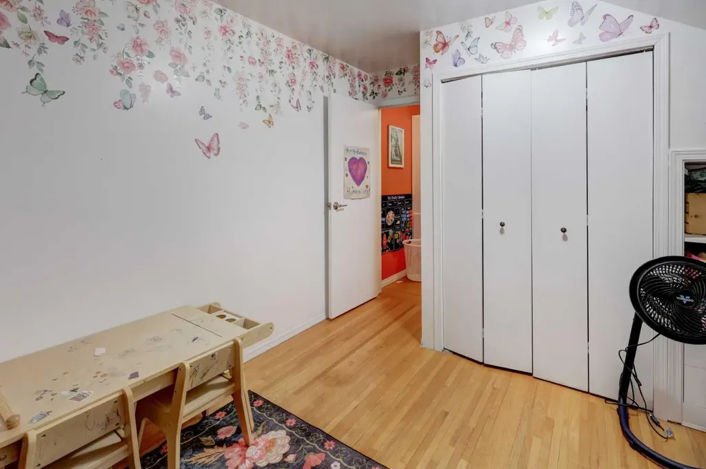 7622 34 Avenue NW Calgary AB T3B 1N6