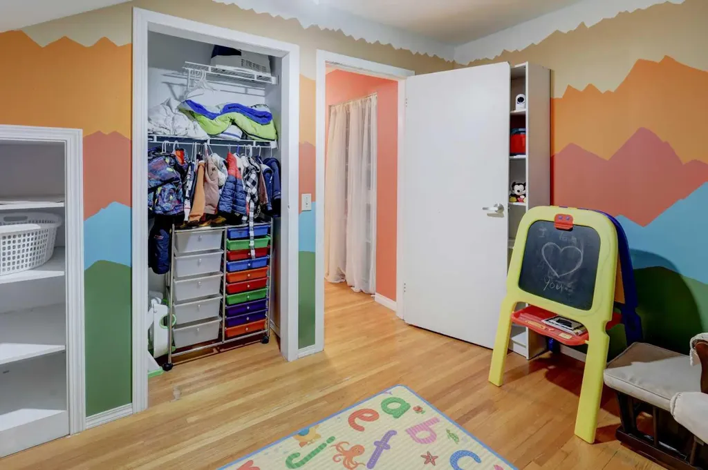 7622 34 Avenue NW Calgary AB T3B 1N6