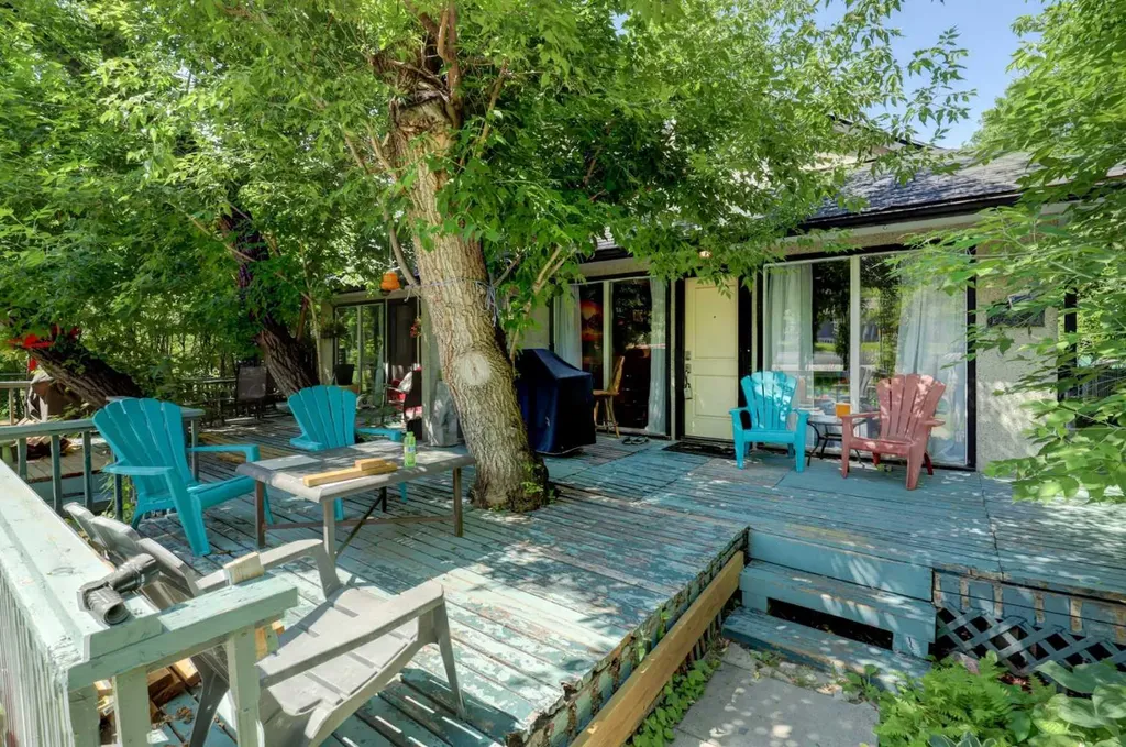 7622 34 Avenue NW Calgary AB T3B 1N6