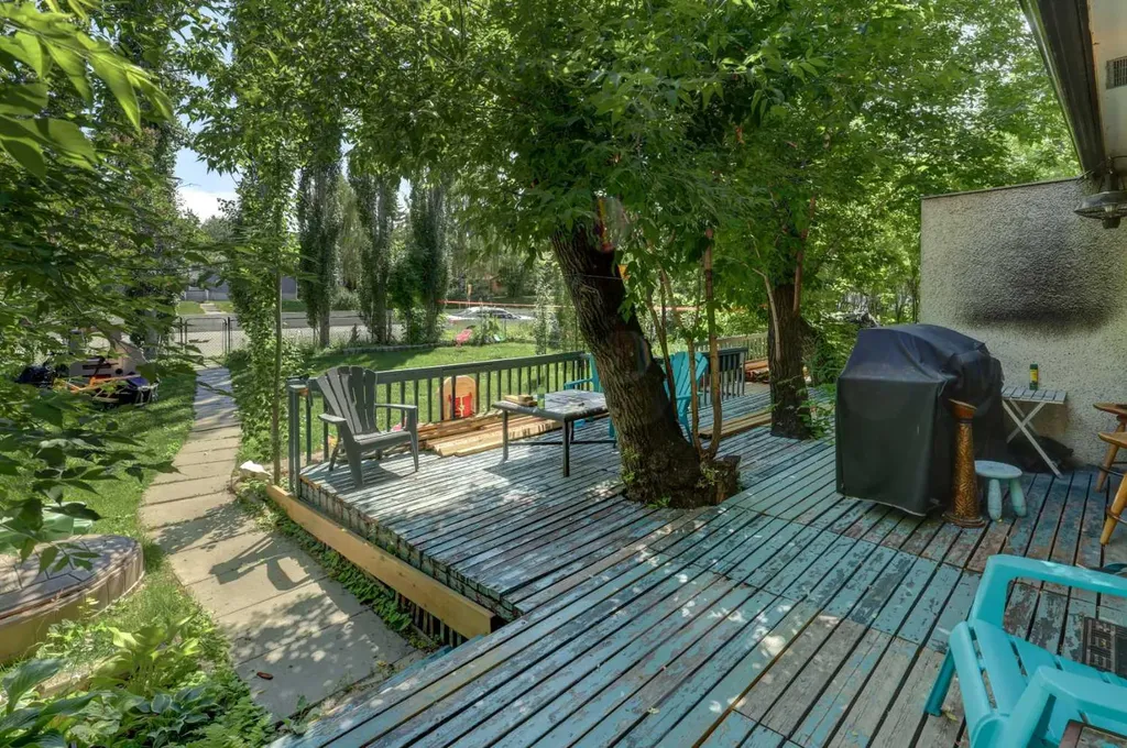 7622 34 Avenue NW Calgary AB T3B 1N6